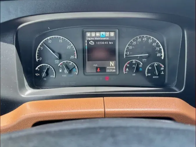 2023 Freightliner Cascadia 126