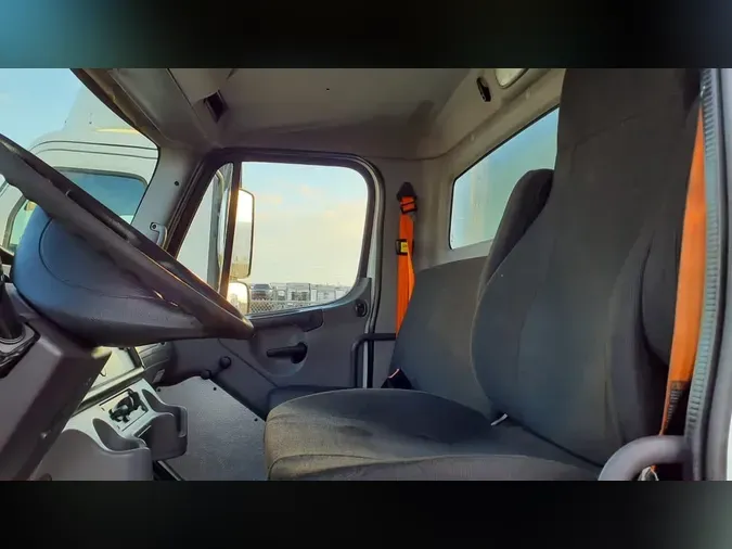 2016 FREIGHTLINER/MERCEDES M2 106