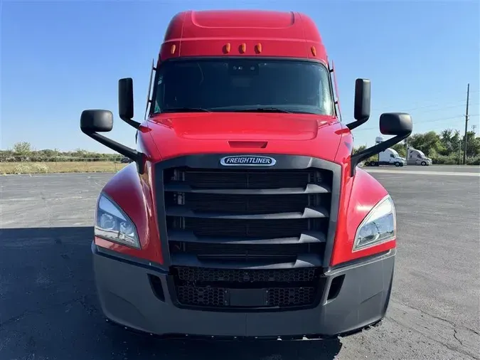 2021 FREIGHTLINER CA126