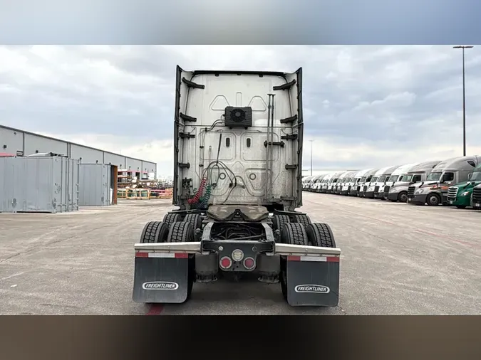 2022 Freightliner Cascadia 126