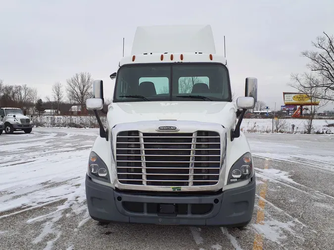 2016 FREIGHTLINER/MERCEDES CASCADIA 113