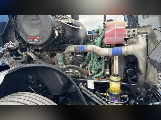 2020 VOLVO VNL760
