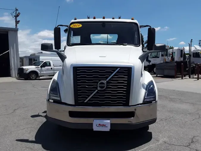 2019 VOLVO VNL64T-300