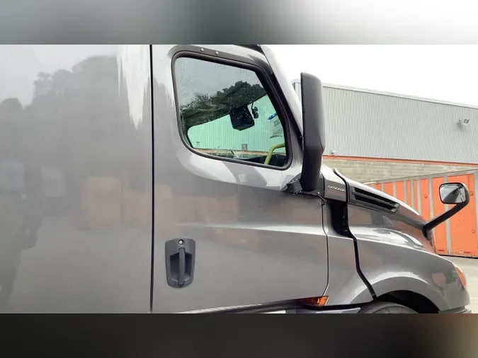 2022 Freightliner Cascadia 126af070598f7942009e45f974b90398428