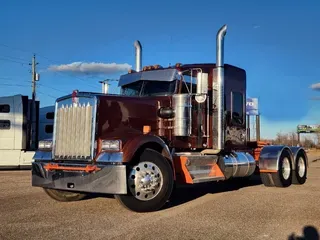 2025 KENWORTH W900L