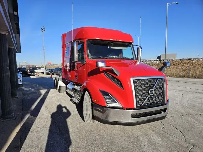 2021 VOLVO VNL64T740