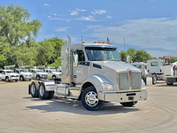 2022 KENWORTH T880