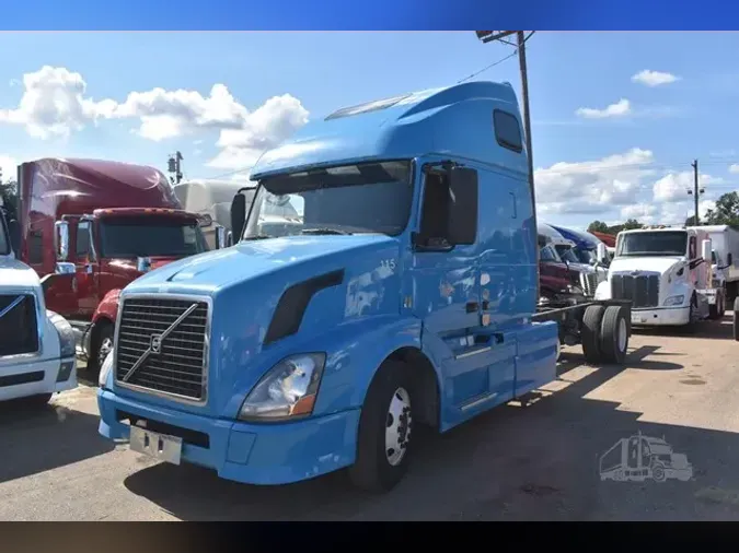 2015 VOLVO VNL42670