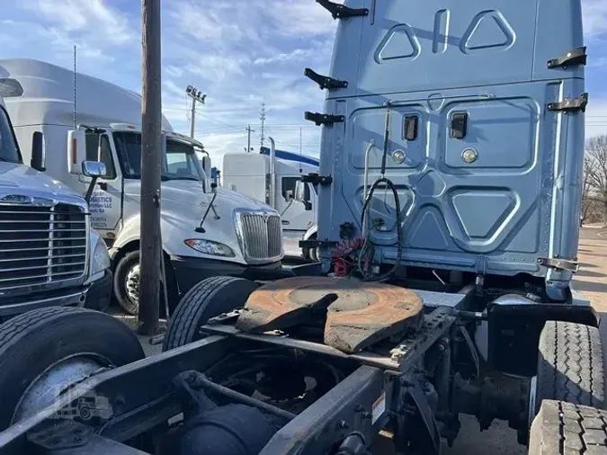 2017 FREIGHTLINER CASCADIA 125af0c9e08828c00bc36d0362f4d5ec837