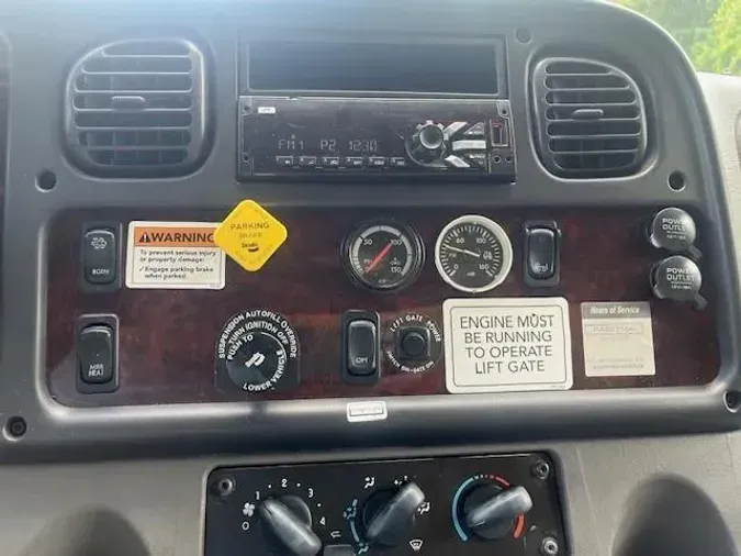 2019 Freightliner Business Class M2 106