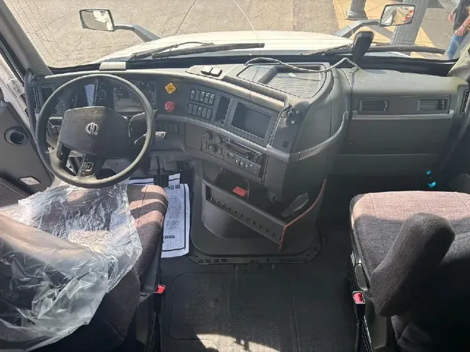 2019 VOLVO VNL64T860