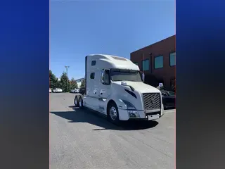 2024 VOLVO VNL64T760
