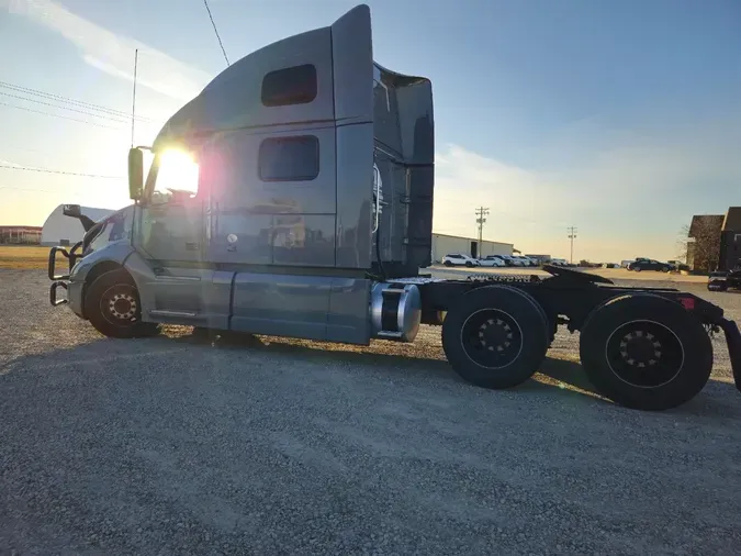 2024 VOLVO VNL64T860