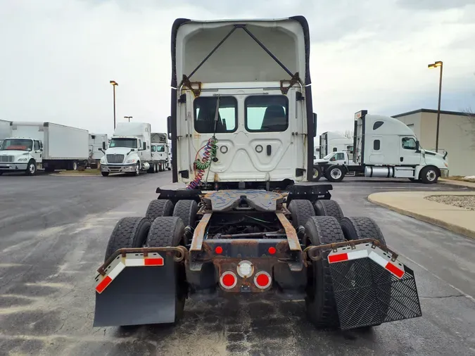 2018 FREIGHTLINER/MERCEDES CASCADIA 125