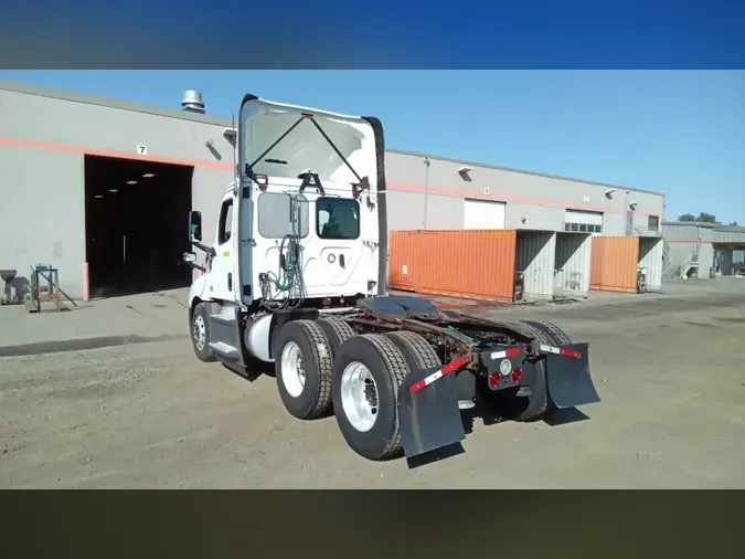 2020 Freightliner Cascadia 126