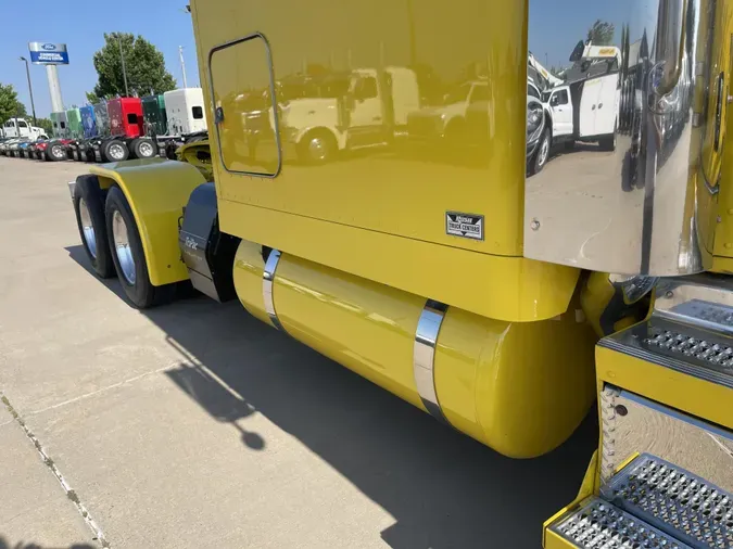 2023 Peterbilt 389