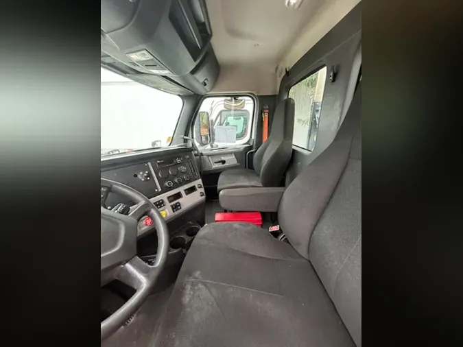 2019 FREIGHTLINER NEW CASCADIA 116