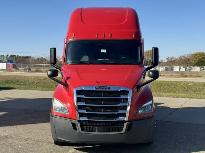 2020 FREIGHTLINER Cascadia 126