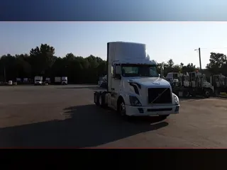 2017 Volvo VNL300