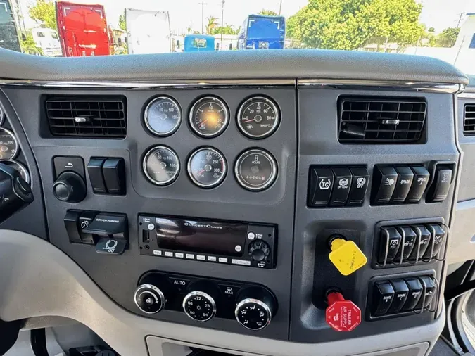 2022 Peterbilt 567