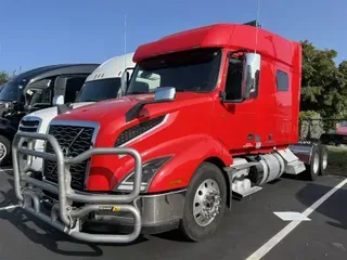 2019 VOLVO VNL740