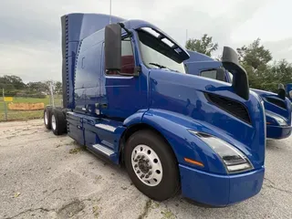 2020 VOLVO VNR64T640