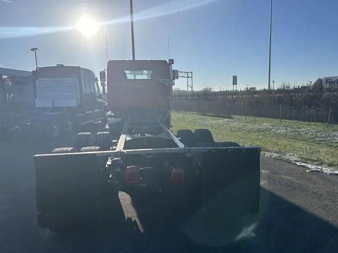 2018 Volvo VHD64B200