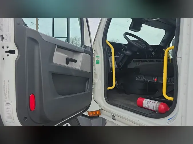 2022 Freightliner Cascadia 126