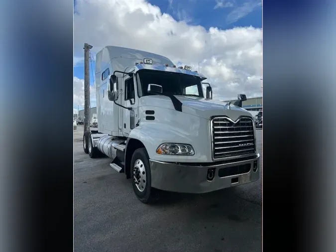 2015 MACK CXU613
