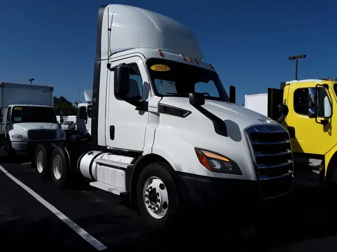 2019 FREIGHTLINER NEW CASCADIA 116