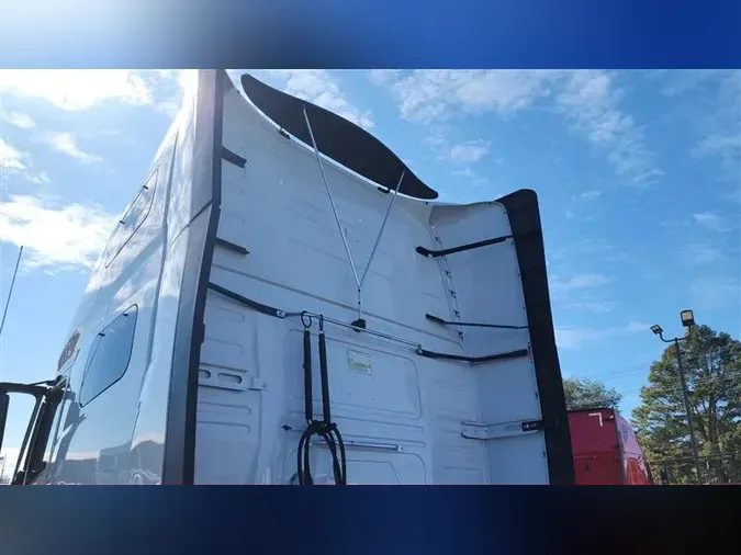 2023 VOLVO VNL760