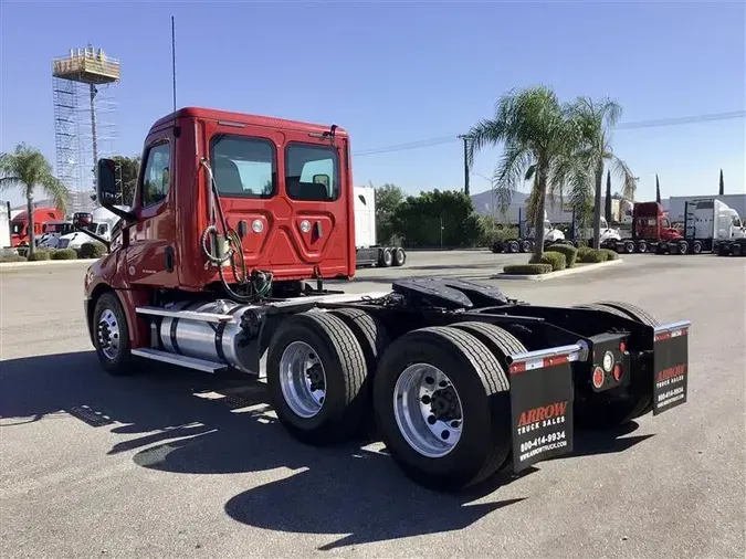 2020 FREIGHTLINER CA126