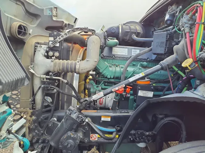 2019 VOLVO VNR42T 300