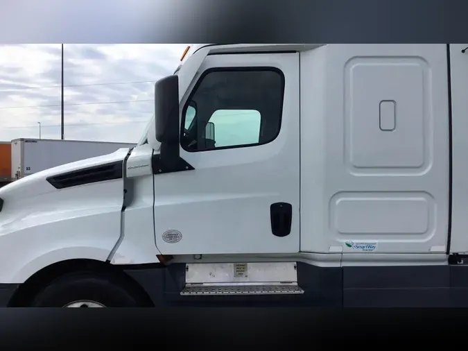 2021 Freightliner Cascadia 126