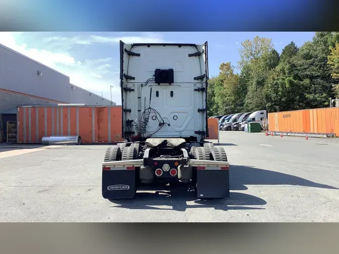 2021 Freightliner Cascadia 126