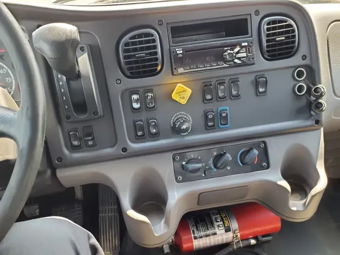 2020 FREIGHTLINER M2 106