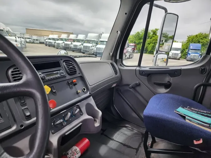 2012 FREIGHTLINER M2 106