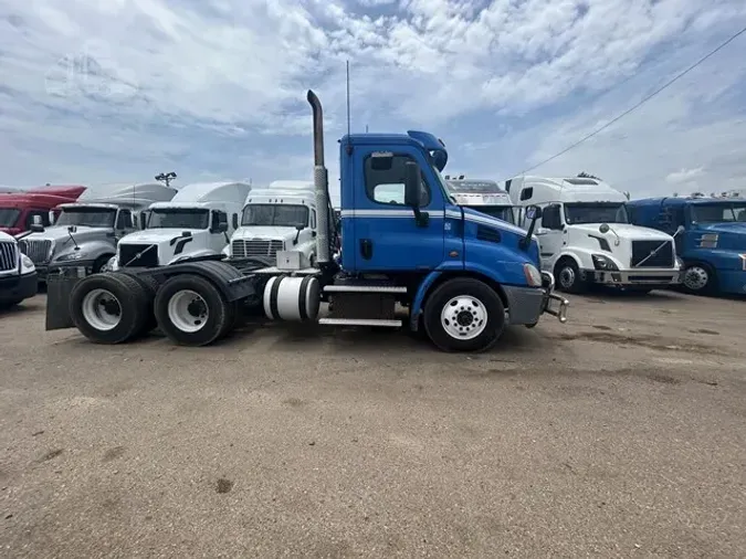 2015 FREIGHTLINER CASCADIA 113