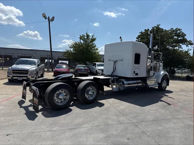 2023 Kenworth W900