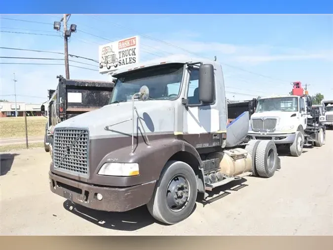 2005 VOLVO VNM42T200af5789f53aeab4f2aada03673f2d3f38