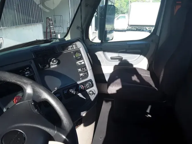 2017 FREIGHTLINER CASCADIA 113