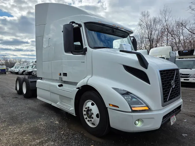 2019 VOLVO VNR64T-640