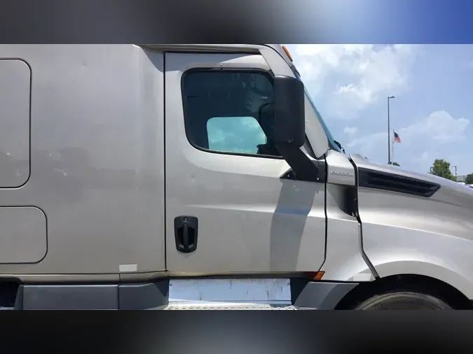 2022 Freightliner Cascadia 126