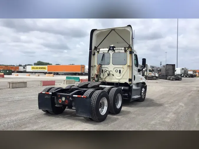 2019 Freightliner Cascadia 125af659dd088d8bedb33b9a5b308bbb44b