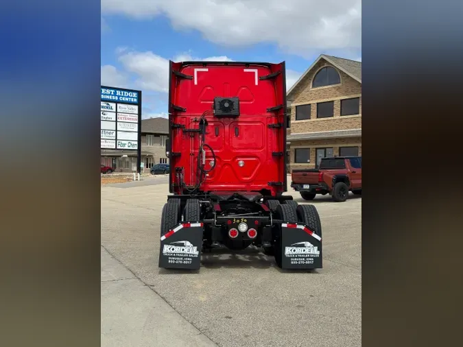 2022 FREIGHTLINER Cascadia 126