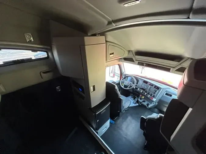 2023 KENWORTH T680