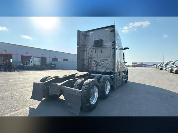 2022 Freightliner Cascadia 126