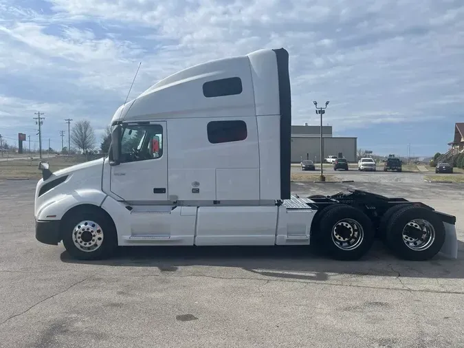 2019 VOLVO VNL64T760