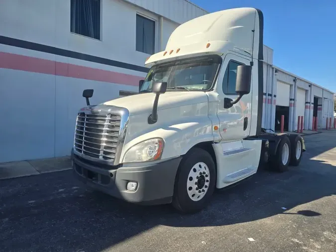 2019 FREIGHTLINER/MERCEDES CASCADIA 125af74155ffdfef5fd7472039b598d525a
