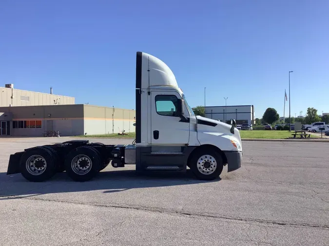 2020 Freightliner Cascadia 126